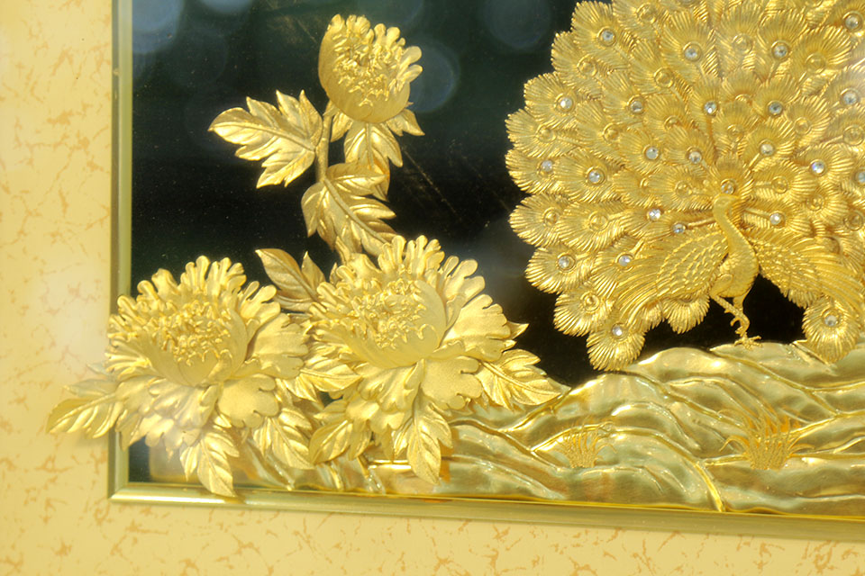 Tranh chim Công vàng lá 24k - Quà tặng sếp nữ cao cấp