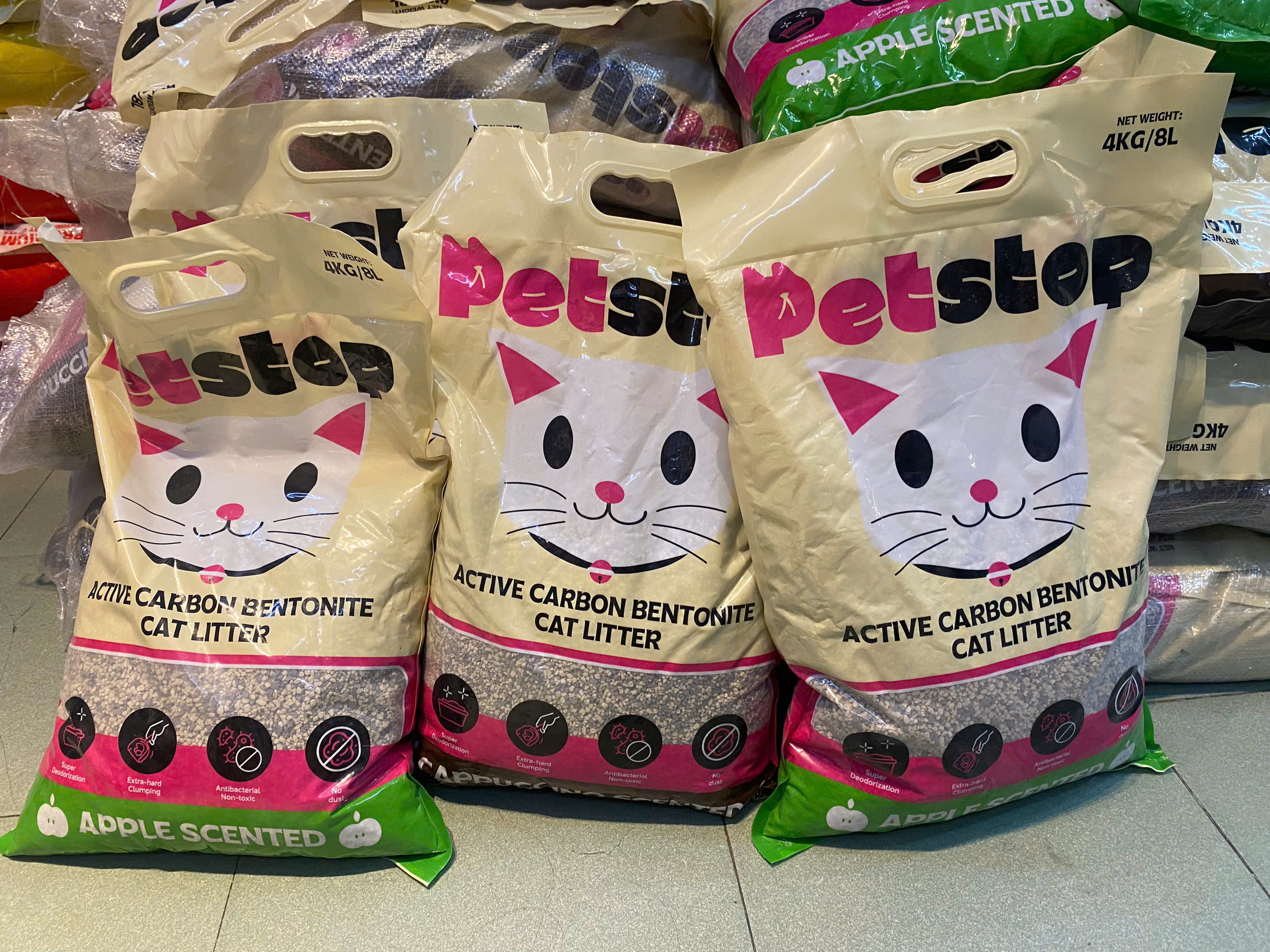 Chia sẻ    Cát đất sét cao cấp mix than hoạt tính Petstop túi 8L/4kg