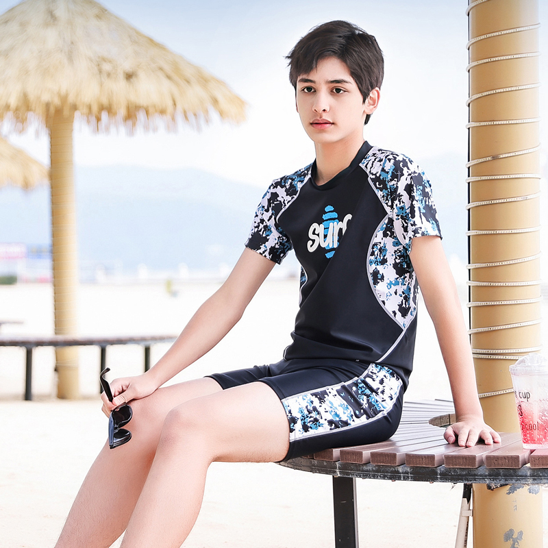 Đồ bơi bé trai, tay ngắn họa tiết cá mập, chất vải chống nắng, co giãn 4 chiều big size từ 40kg đến 55kg