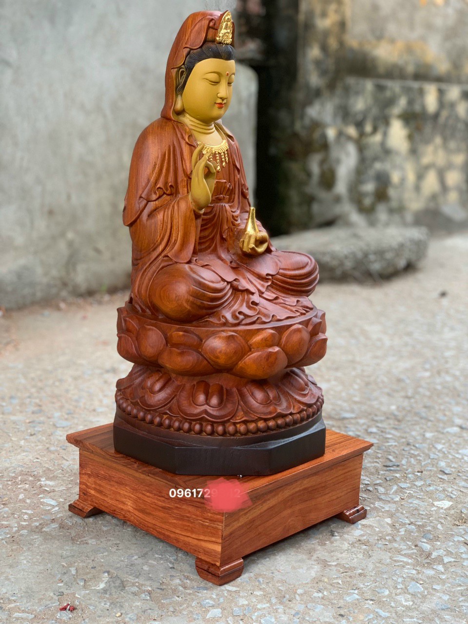 Tượng phật bà quan âm bồ tát bằng gỗ hương đá tô làm mầu giả cổ kt cao 50cm