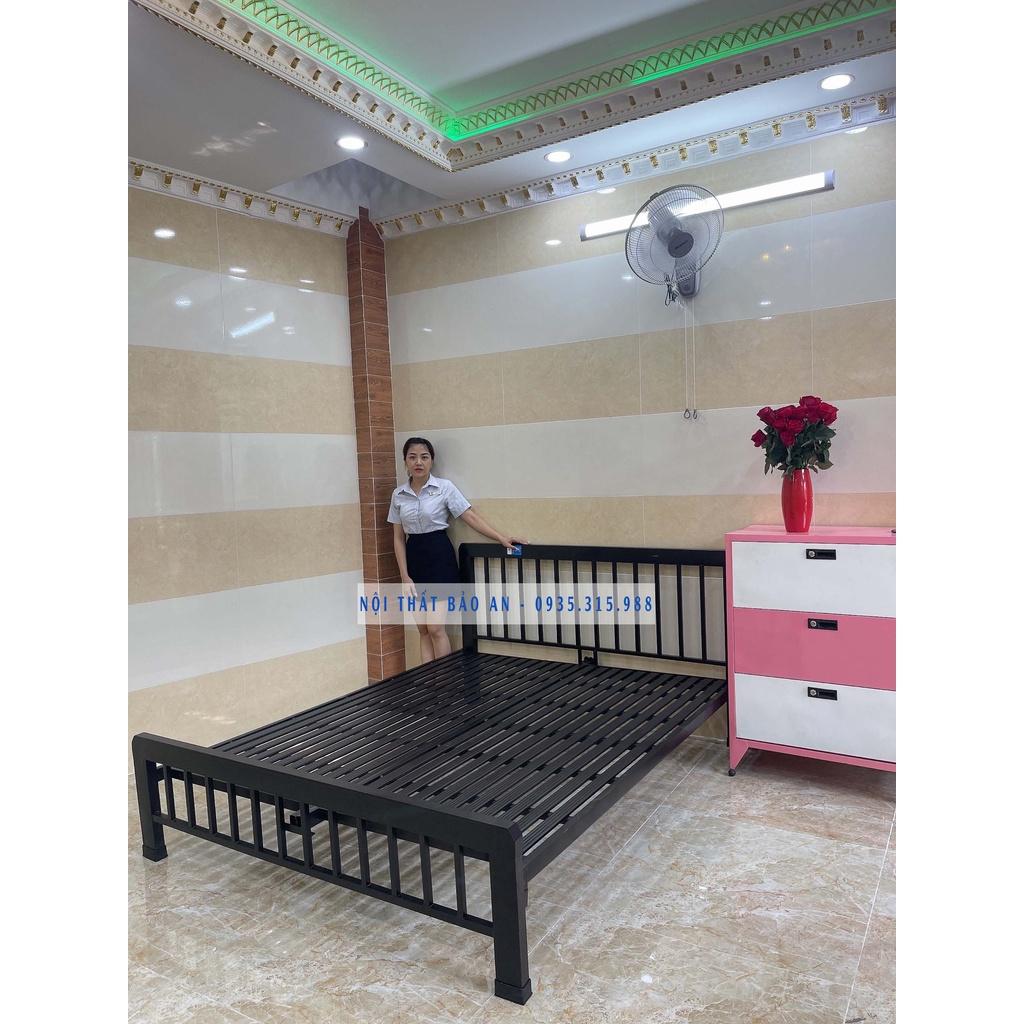 Giường sắt ngủ hộp vuông 4x8 - nhiều màu - kích thước 1m8x2m - bền đẹp