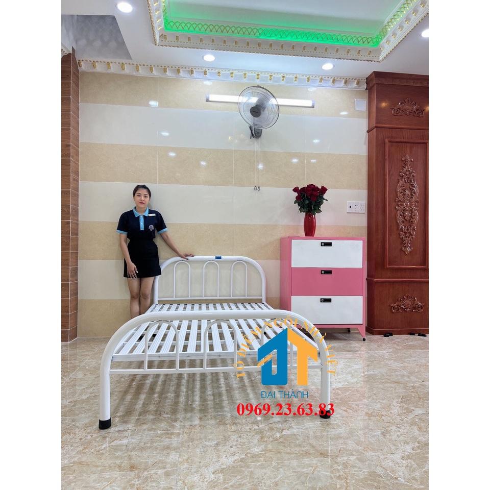Giường sắt chữ u màu trắng 1mx2m Đại Thành