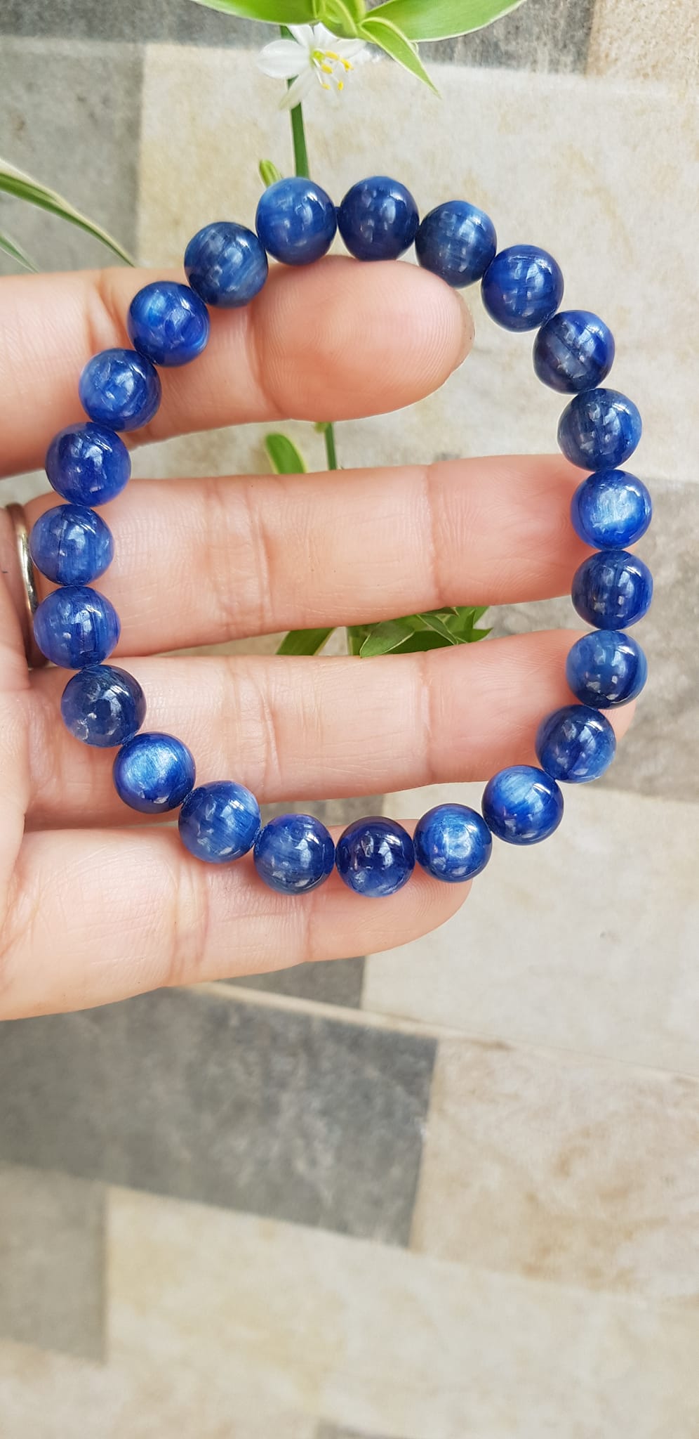 Vòng tay nữ đá  kyanite tự nhiên hay đá Sapphire nước xanh dương Đậm bóng đẹp 8mm đẹp sang tốt sức khỏe , mang lại may mắn, tài lộc nữ mệnh Thủy mệnh Mộc đeo ạ