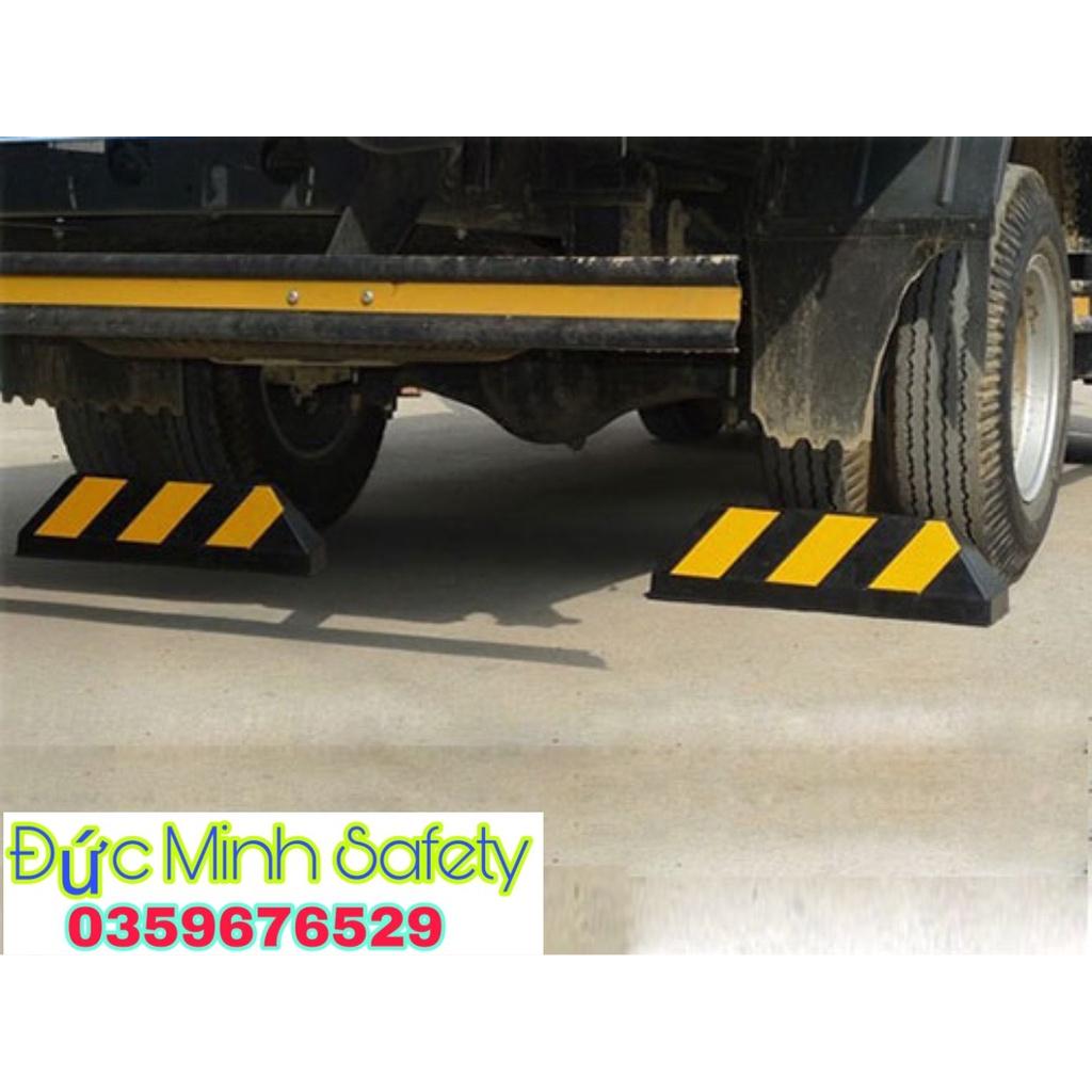 Cục chặn lùi bánh xe cao su