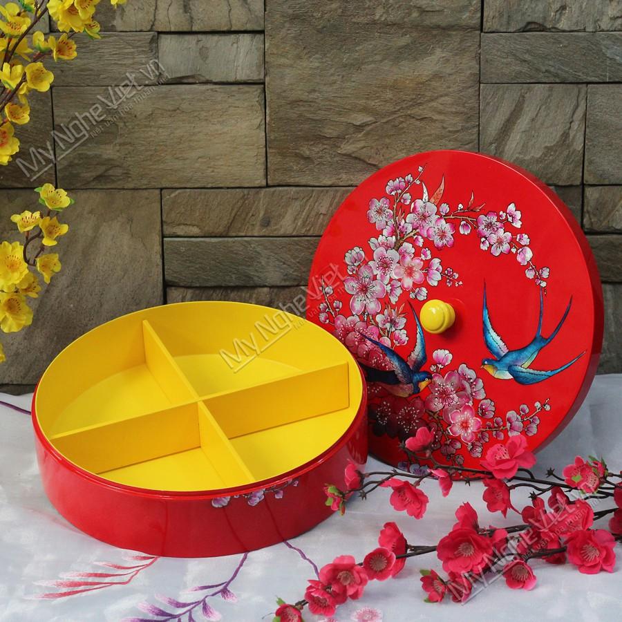 KHAY MỨT - HỘP ĐỰNG BÁNH MỨT SƠN MÀI vẽ én và hoa đào cẩn ốc