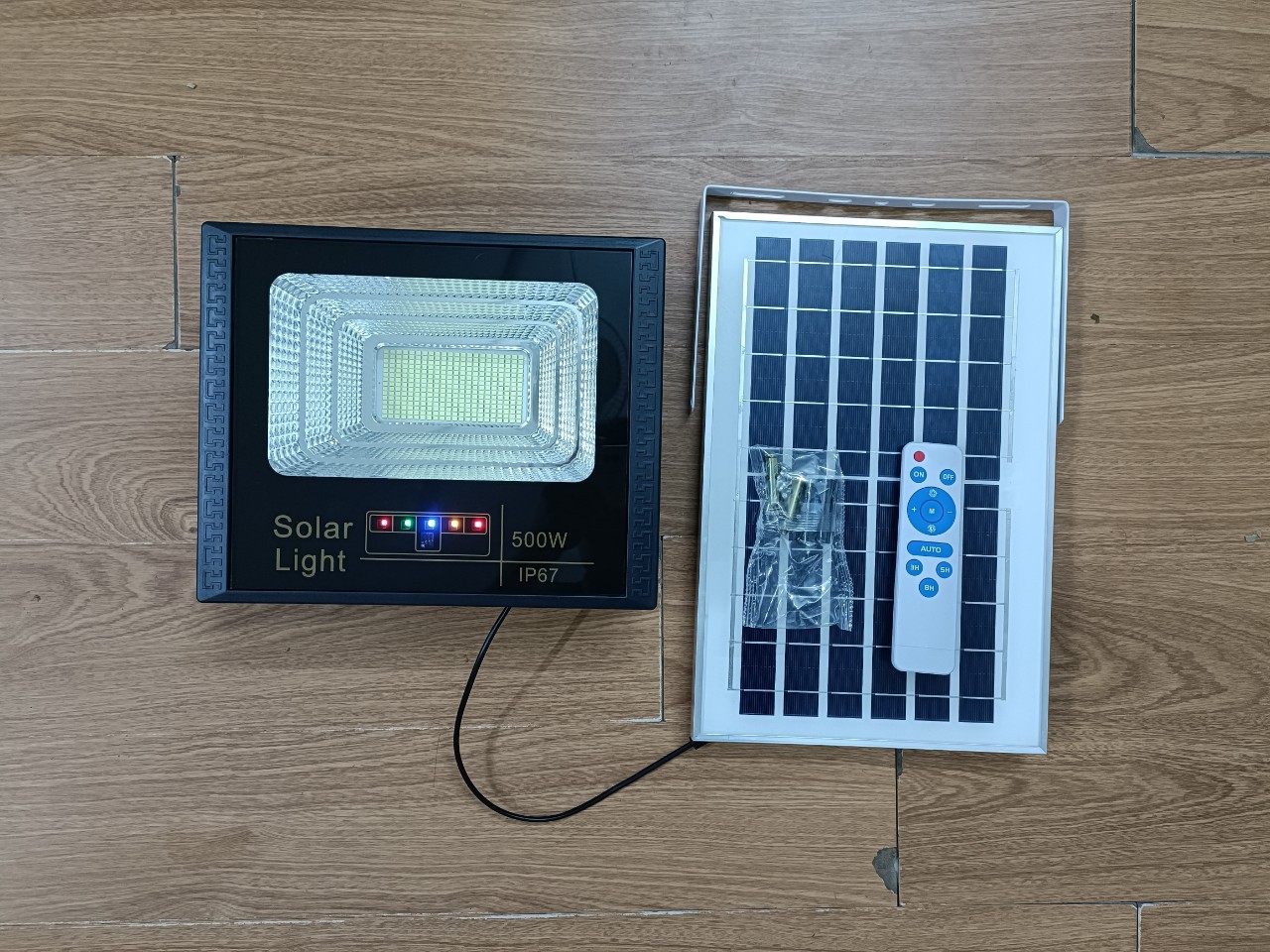 Đèn pha led năng lượng mặt trời DK312 100W