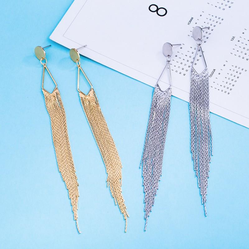 Khuyên tai nữ chữ cái màu bạc