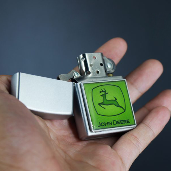 Bật Lửa Zippo 2006 - John Deere Emblem