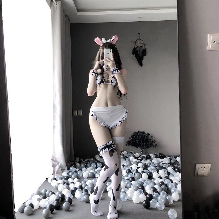 Bikini bò sữa sexy cosplay cô nàng nóng bỏng có tất chân