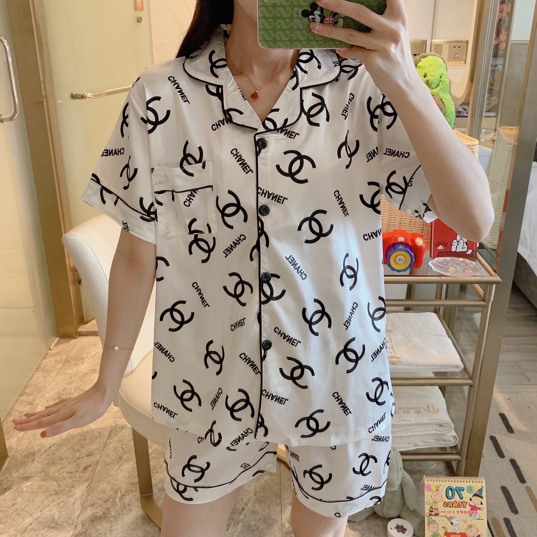 Pijama lụa đùi họa tiết Quảng Châu