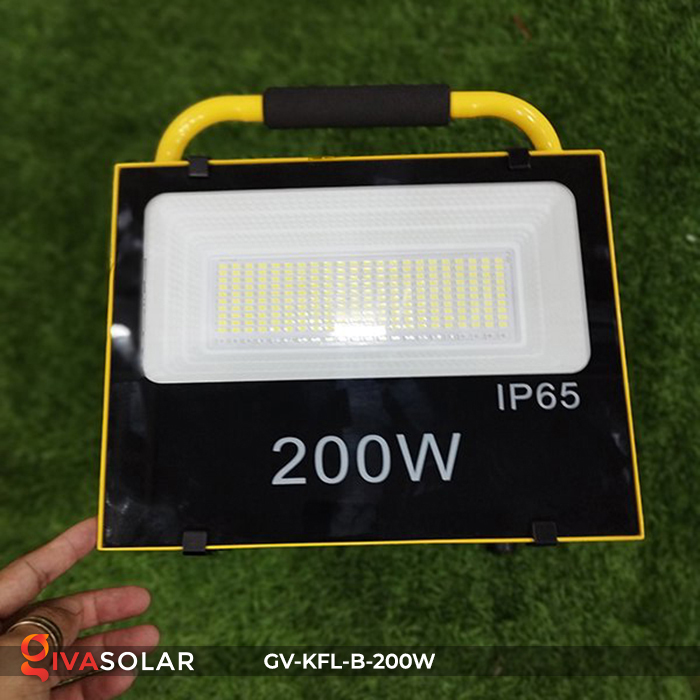 Đèn led pha sạc công suất lớn GIVASOLAR GV-KFL-B-200W