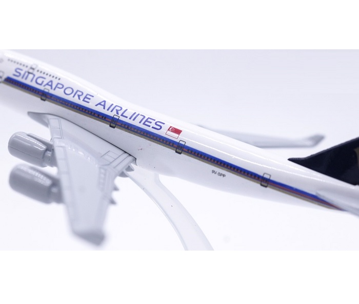 Mô hình máy bay tĩnh B747 Singapore Airlines 16cm