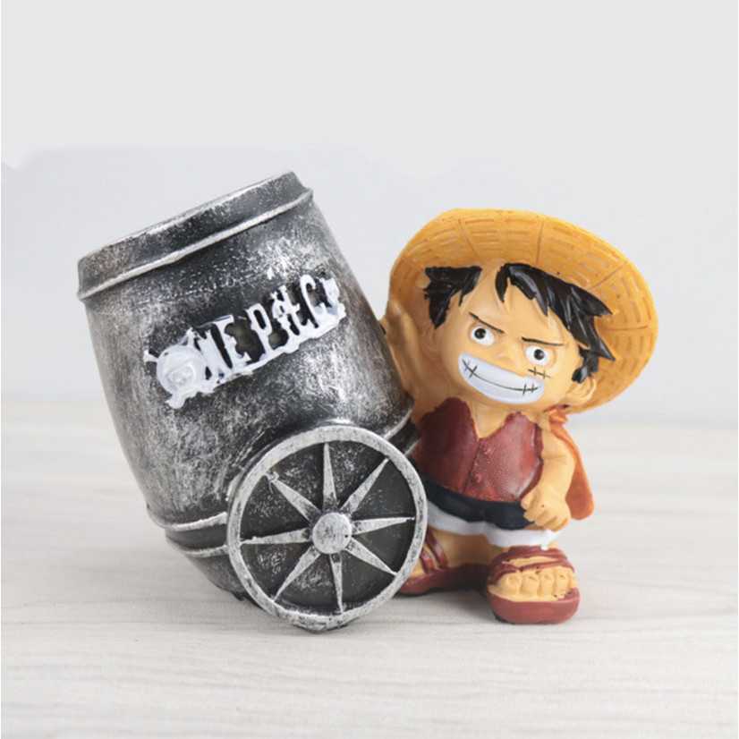 Cắm bút nhựa hình cartoon One Piece ôm xe pháo