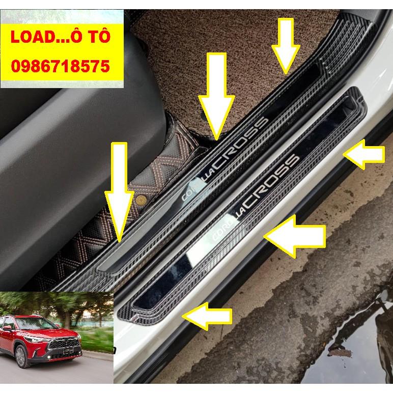 Ốp Bậc Cửa, Nẹp Bước Chân Xe Trong Ngoài Xe Toyota Cross 2023-2020 Chất Liệu Vân carbon Hàng Chữ Bóng Cao Cấp