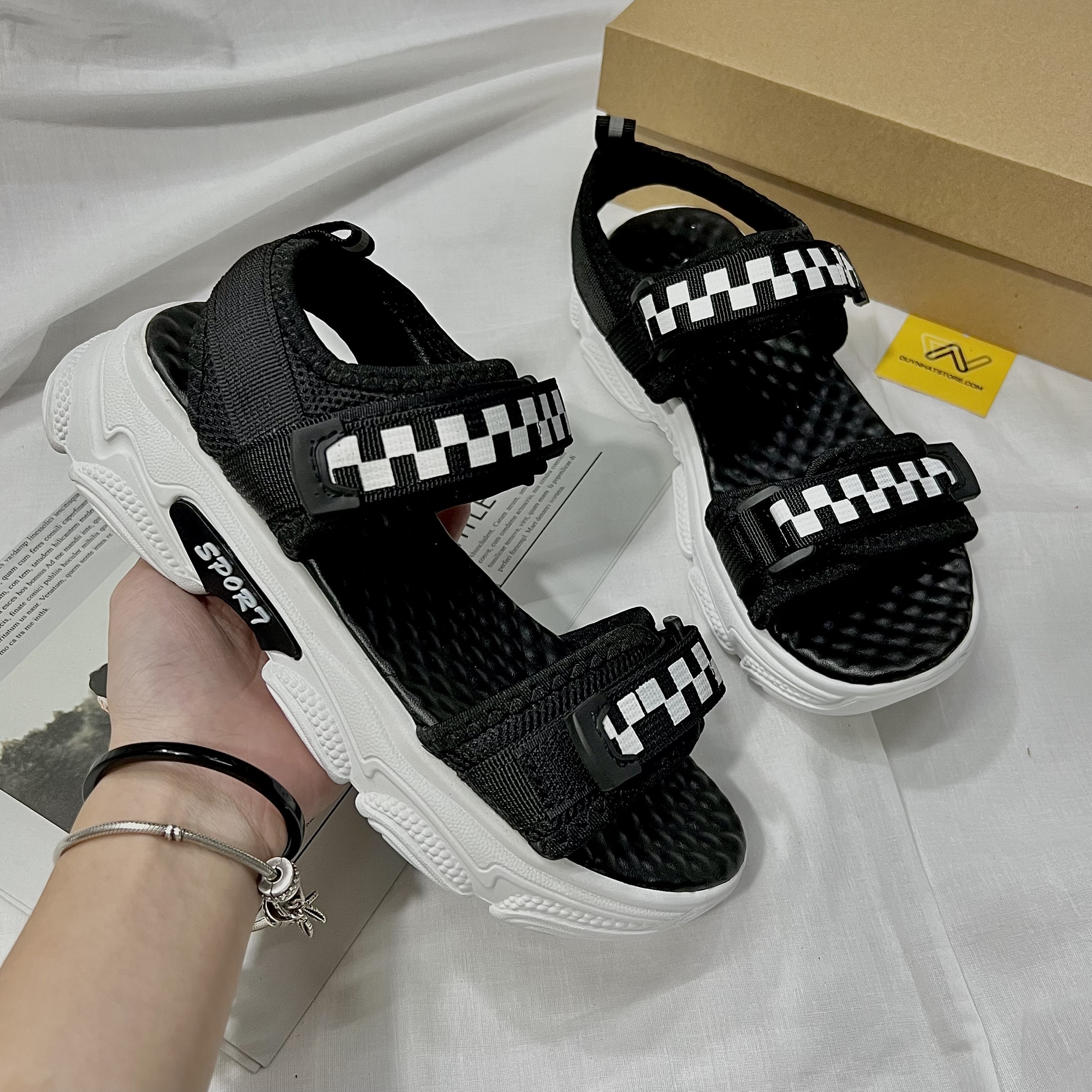 Giày Sandal Nữ Quai Ngang Bánh Mì 5cm Đen Duy Nhật Store Phối Caro Chữ Học Sinh Đi Học Đẹp May Xung Quanh Bền Đế Cao