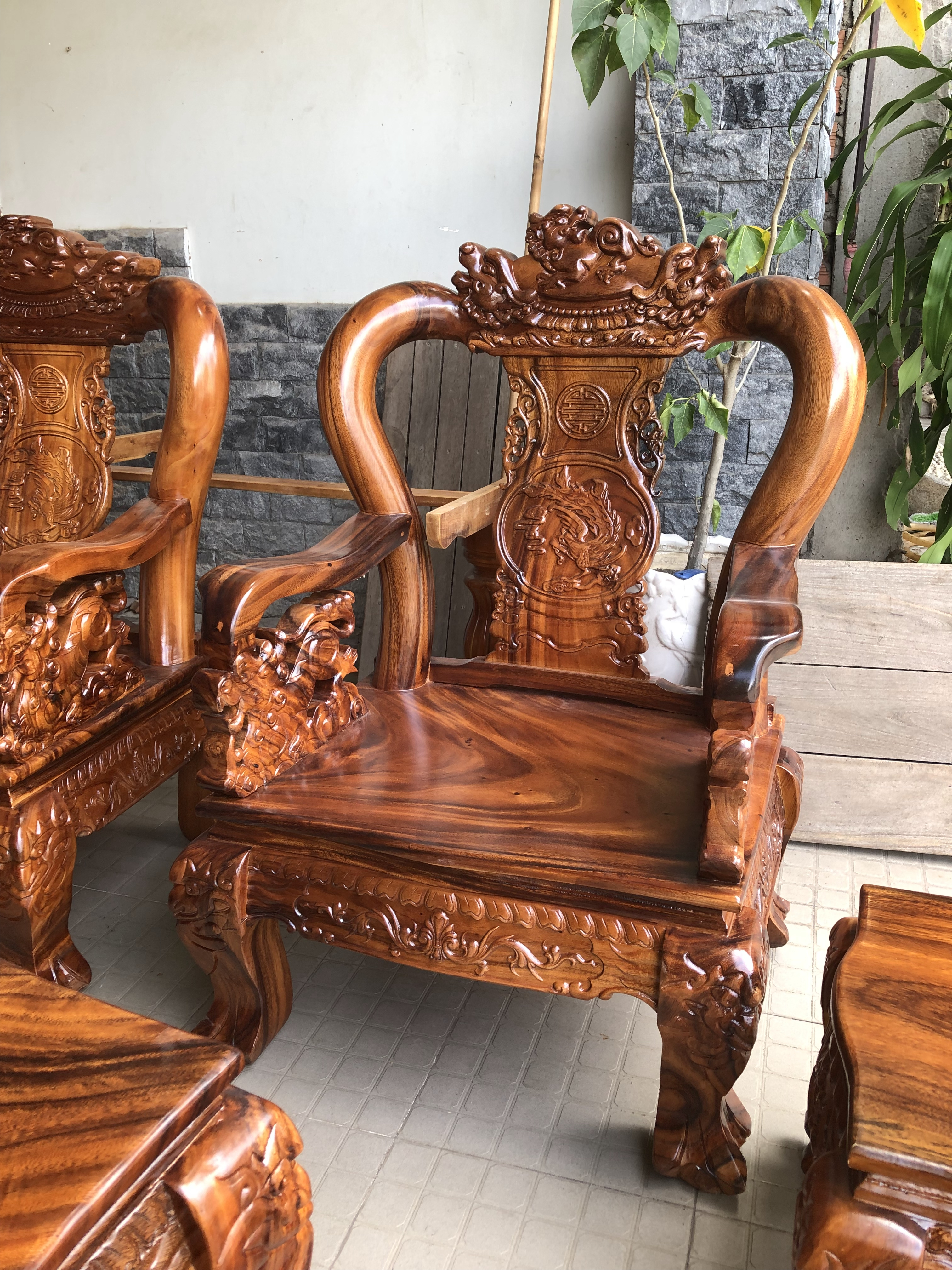Bộ bàn ghế salon gỗ Lim Đen Tựa Tứ Linh Đỉnh Nghê