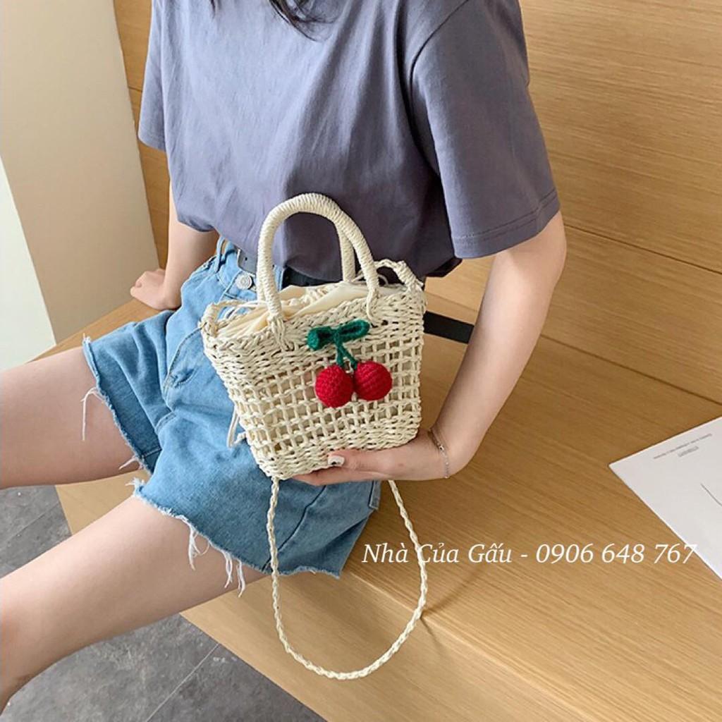Túi cói cherry có lớp lót vải xinh xỉu, mẹ và bé đều mê luôn nha