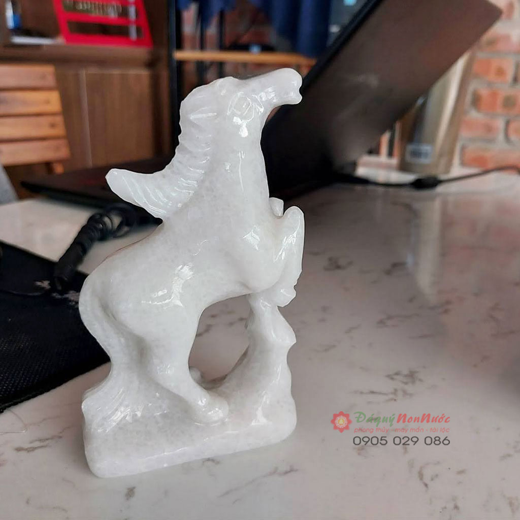 Tượng Ngựa phong thủy tuổi Ngọ đá trắng 12 con giáp 10cm - Đá Non Nước