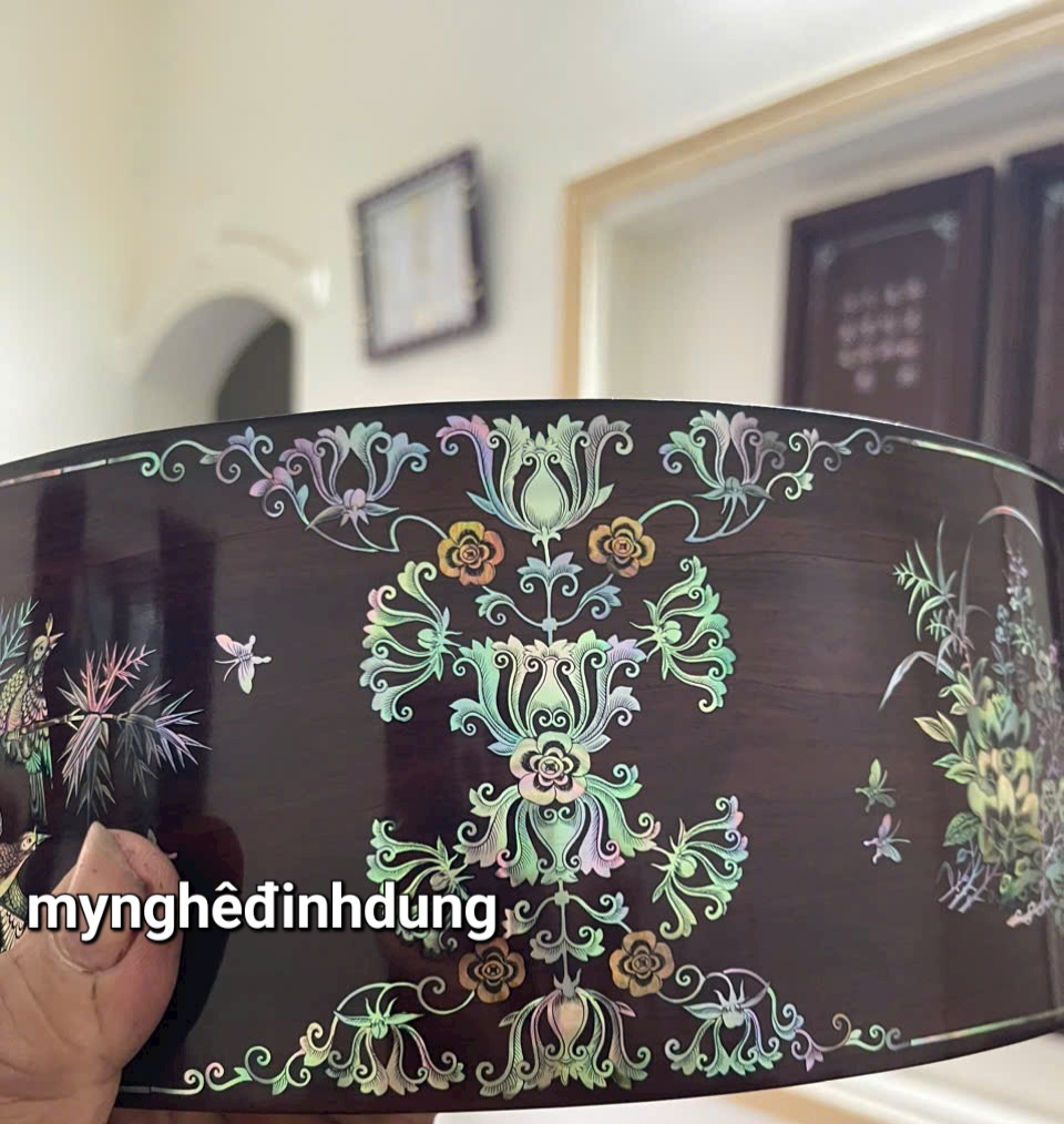 Tráp tròn gỗ trắc khảm ốc đỏ kt mặt tròn 30 cao 11.6cm