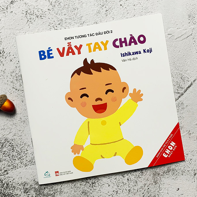 Bé Vẫy Tay Chào