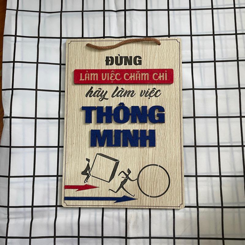 Tranh gỗ động lực ĐỪNG LÀM VIỆC CHĂM CHỈ HÃY LÀM VIỆC THÔNG MINH tặng đinh 3 chân 20x28cm