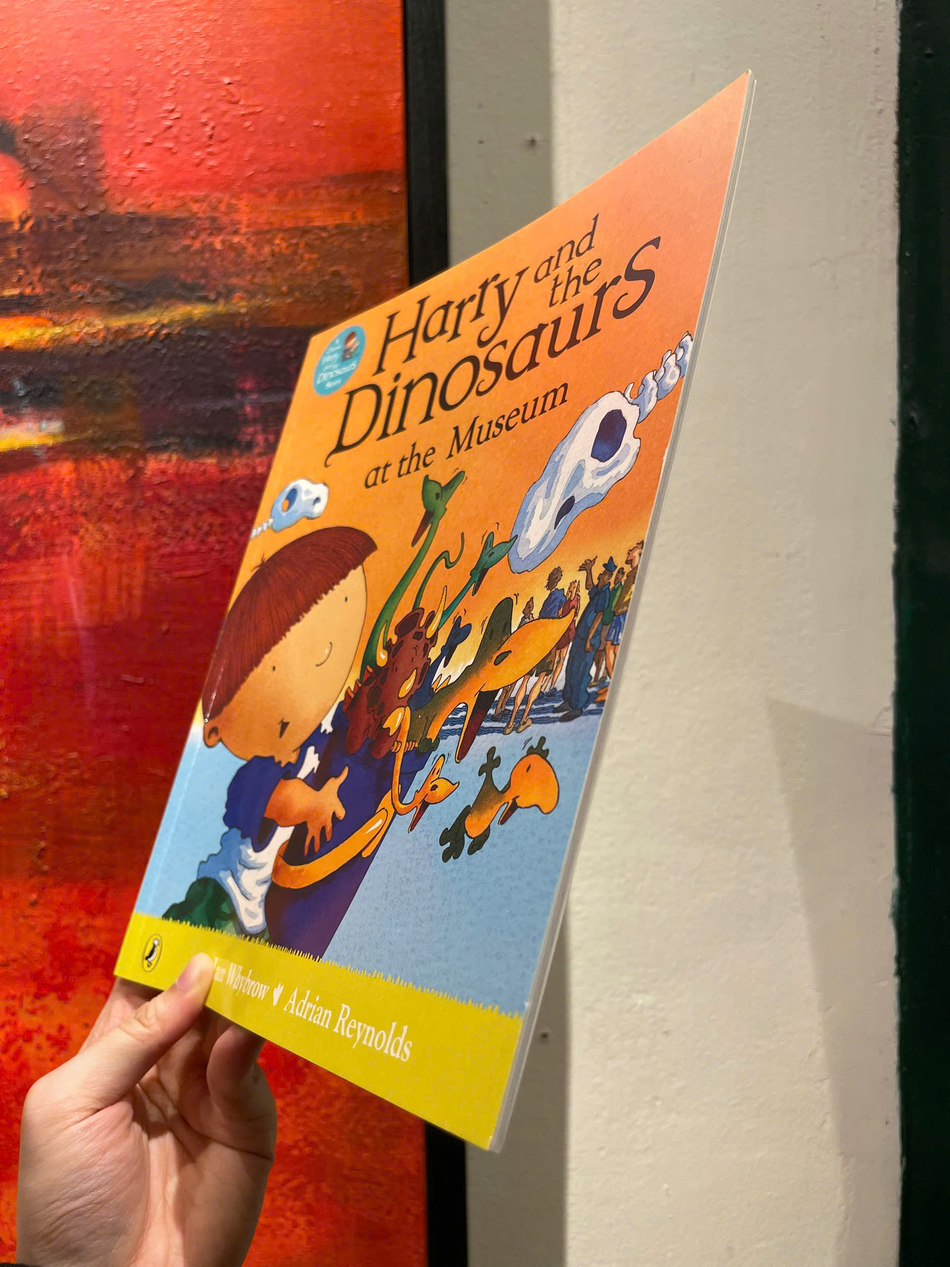 Harry & the Dinosaurs at the Museum by Ian Whybrow - Children Picture book in English - Ngoại Văn