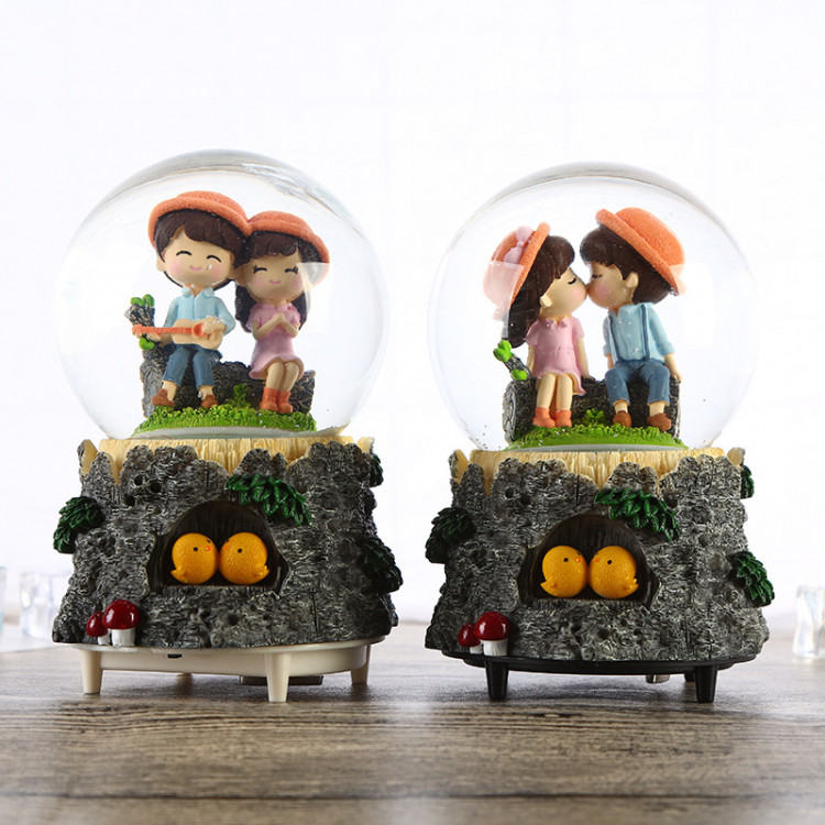 Hộp nhạc quả cầu tuyết mùa yêu đầu tiên