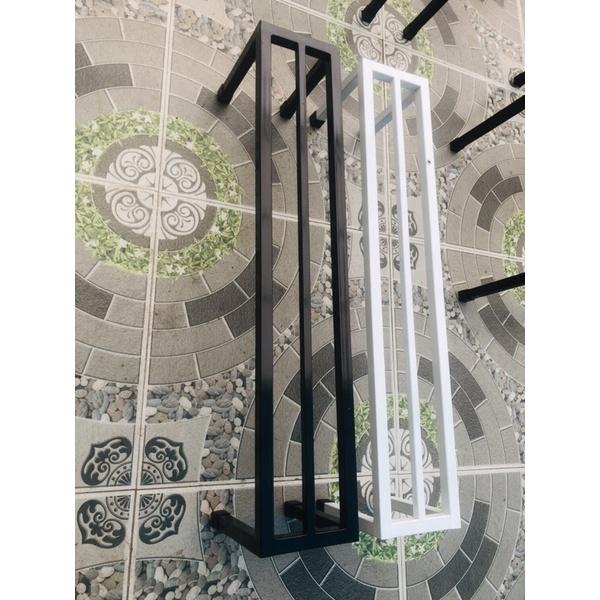 Kệ dài 80 rộng 15 cao 20cm. Hộp thép 2x2cm màu đen
