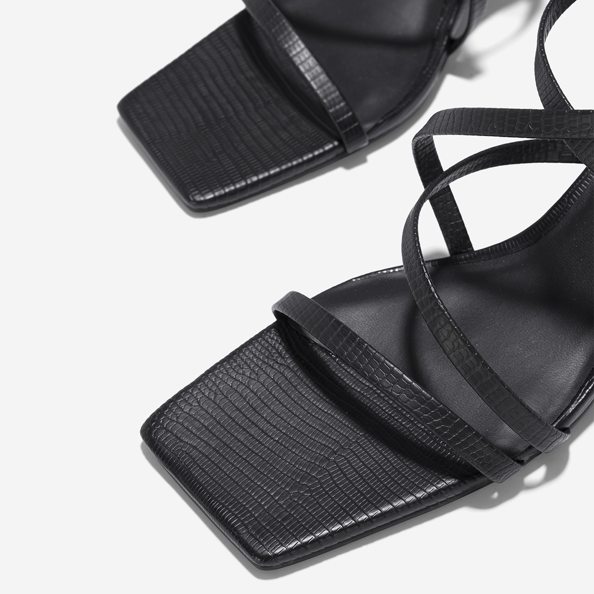 Vascara Giày Strappy Sandals Vân Kỳ Đà - SDN 0796