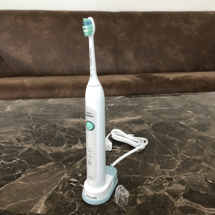 Bàn chải đánh răng điện Philips Sonicare tích hợp 3 chế độ làm việc thông minh điện áp tự động 110-220V (HX6730/02)