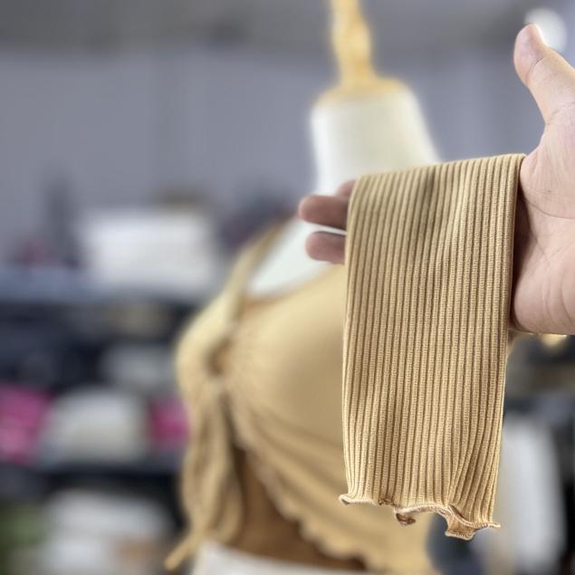 Set áo croptop tay dài cuốn biên Bare kèm áo yếm phối màu phong cách Ullzang cá tính - AO0158