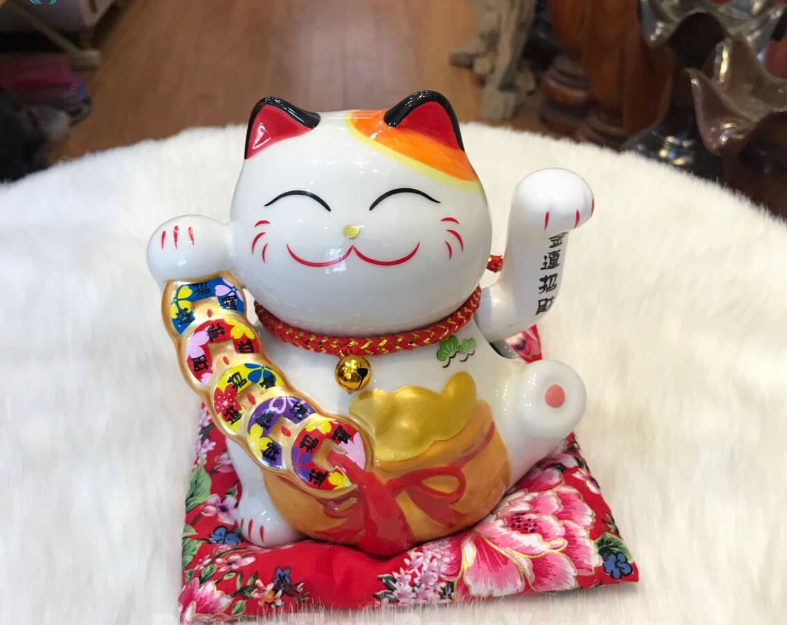 Mèo Thần Tài Maneki Neko vẫy tay chiêu tài lộc 16cm bằng gốm sứ - mẫu giao ngẫu nhiên