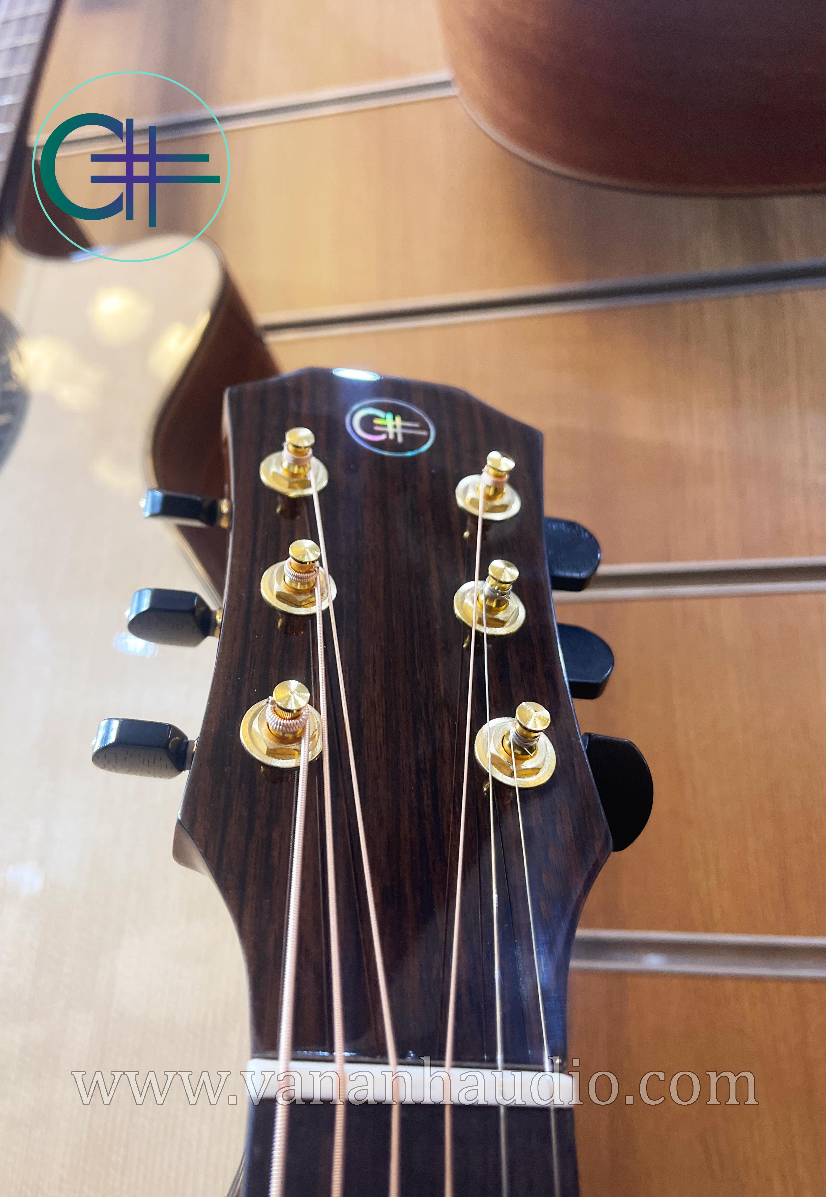 Đàn Guitar Acoustic Custom CL2022 của anh Lê Dũng Sĩ (Khảm trai chữ ký cần đàn)