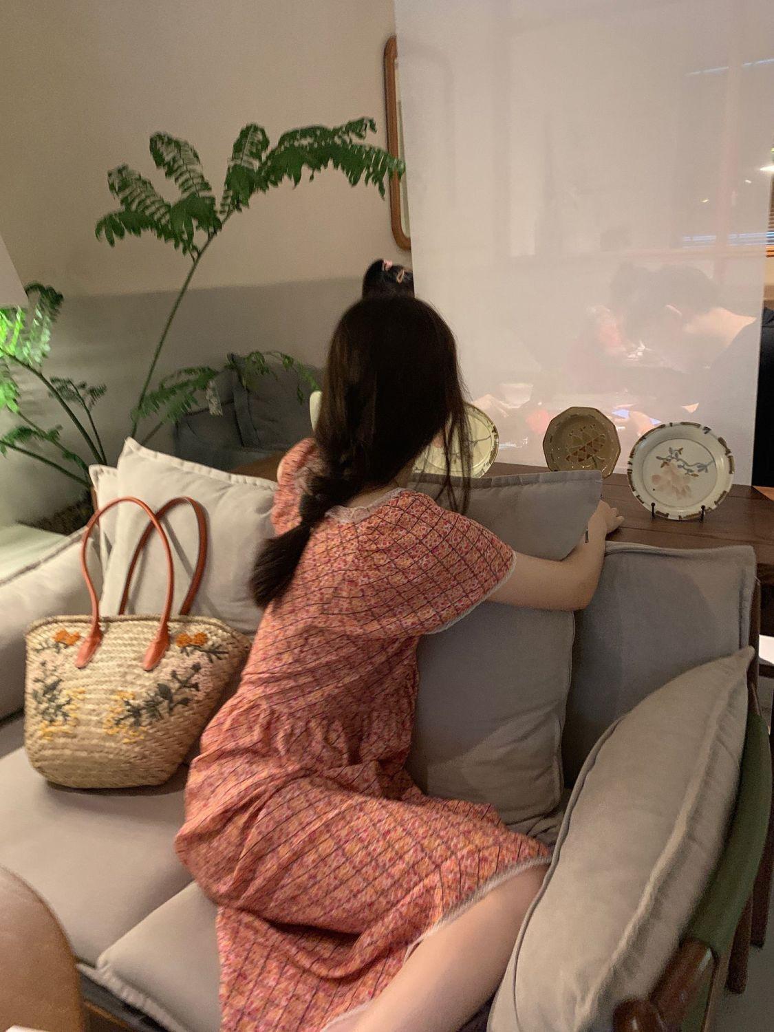 CHENGRUI Cùng ngày vận chuyển Vintage hoa vỡ trà nghỉ ăn phụ nữ 2023 mùa hè sexy khí chất váy dài trung bình