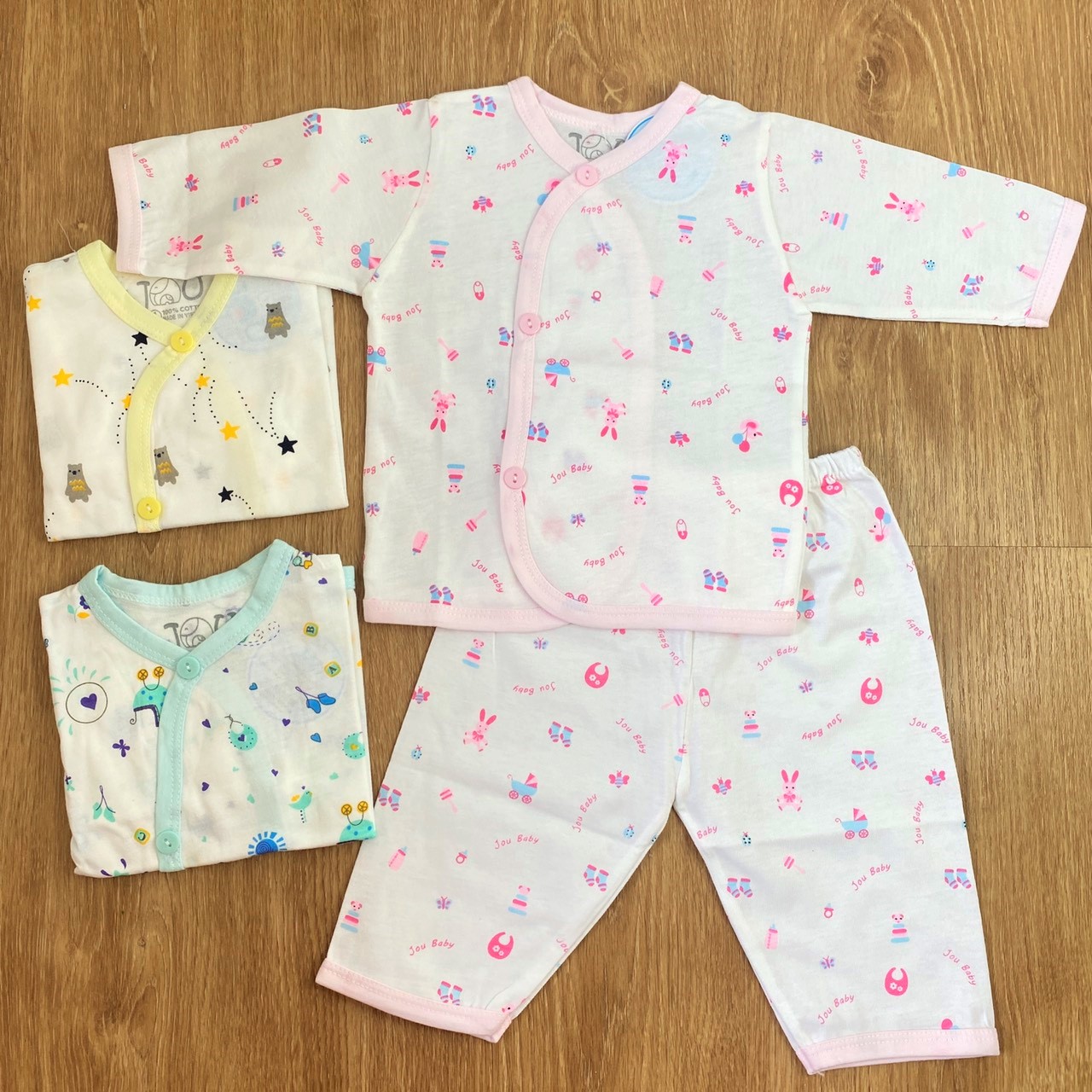 COMBO 3 Bộ quần áo sơ sinh cotton J-FR GGY | Mẫu Tay Dài Cài Xéo Họa Tiết | Size 1 -3 cho bé sơ sinh -9 kg| Chất vải thun cotton 100% xịn, đẹp, mềm, họa tiết xinh | Hàng Việt Nam | Quần sơ sinh | Áo sơ sinh | Quần áo trẻ em