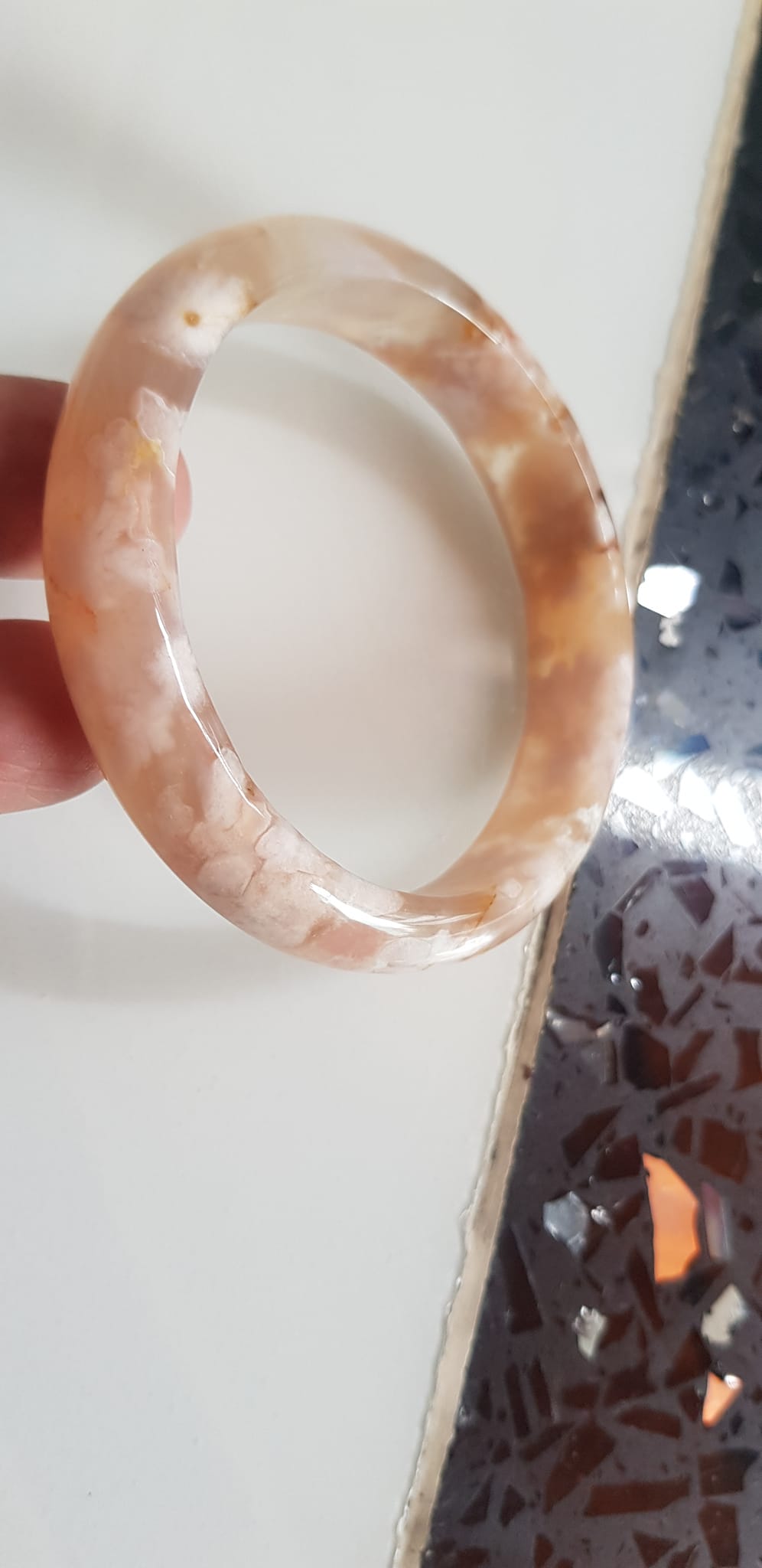 VÒNG Tay Nữ Bản Hẹ Đá Mã Não Bông Hoa Tuyết đều bóng đẹp Vòng Ni 53mm x Cao 12mm x dầy 7mm Nữ cân nặng 50kg - 55kg đeo ạ