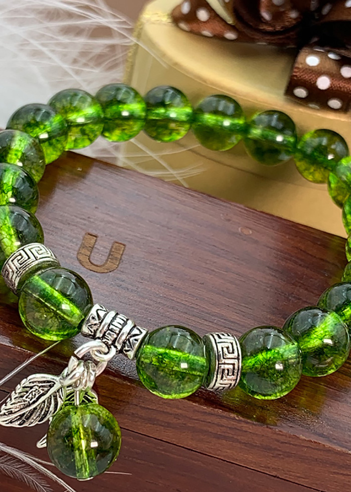 Vòng Đá Thạch Anh Xanh Lá 8 Ly Charm Lá Bạc Thái