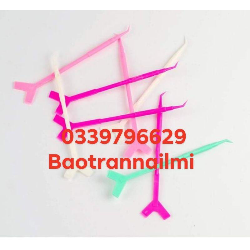 Que gẩy mi và  lược gạt mi