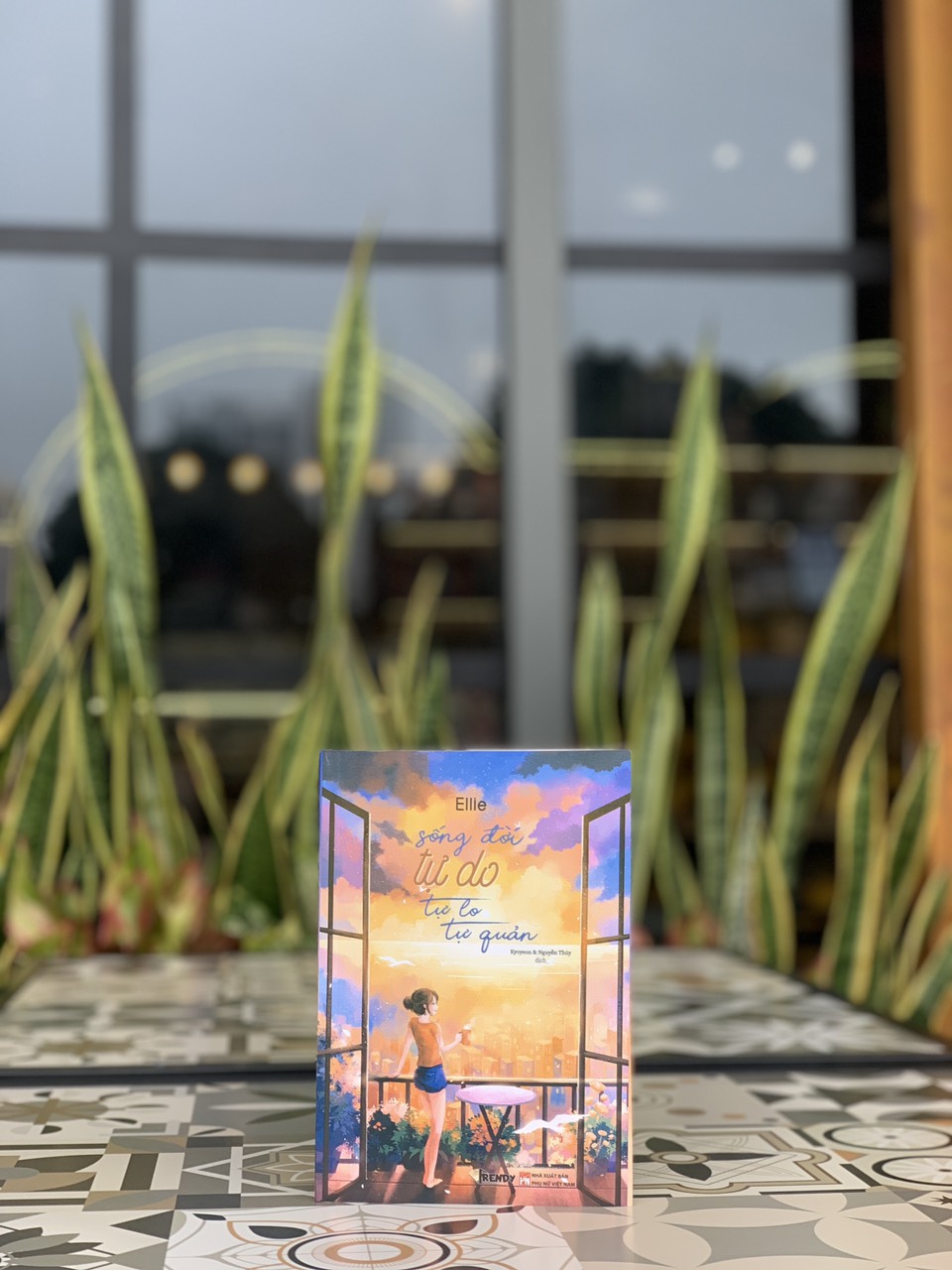 Sách - Sống Đời Tự Do, Tự Lo Tự Quản - Ellie - Books Trendy - Phuc Minh Books