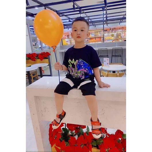 Set áo thun + quần kaki túi hộp cho bé trai 20-30kg