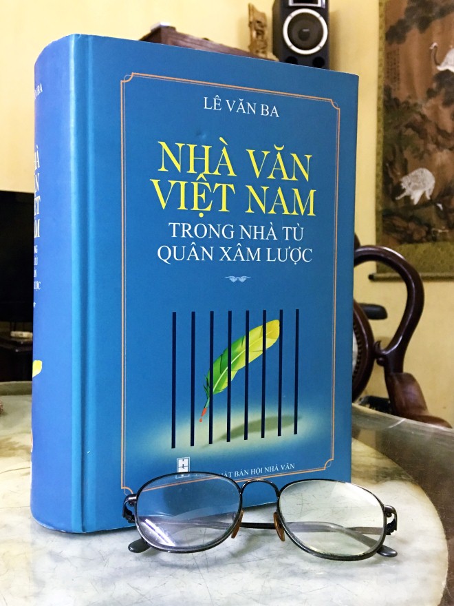 Sách Nhà Văn Việt Nam Trong Nhà Tù Quân Xâm Lược
