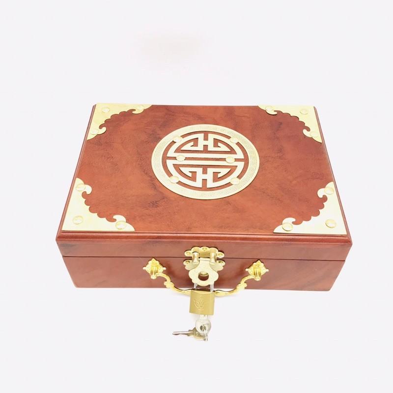 Hộp đựng trang sức. Con dấu SIZE TO 26CM