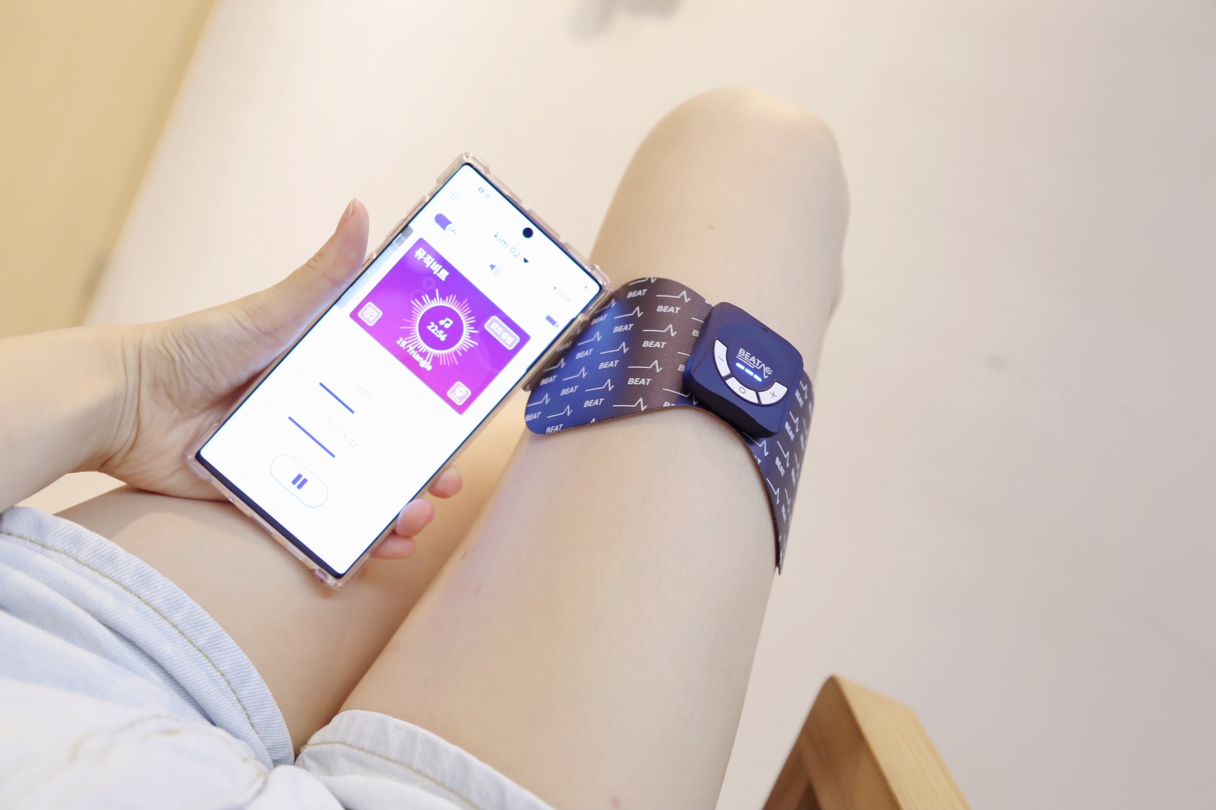 Máy massage điều khiển bằng Smartphone - Beat Connected Basic