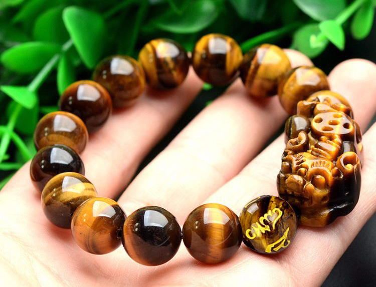 Vòng Tay Phong Thủy Tỳ Hưu Đính Đá Nâu Vàng Khắc Kinh Phật Tâm Thành Phát