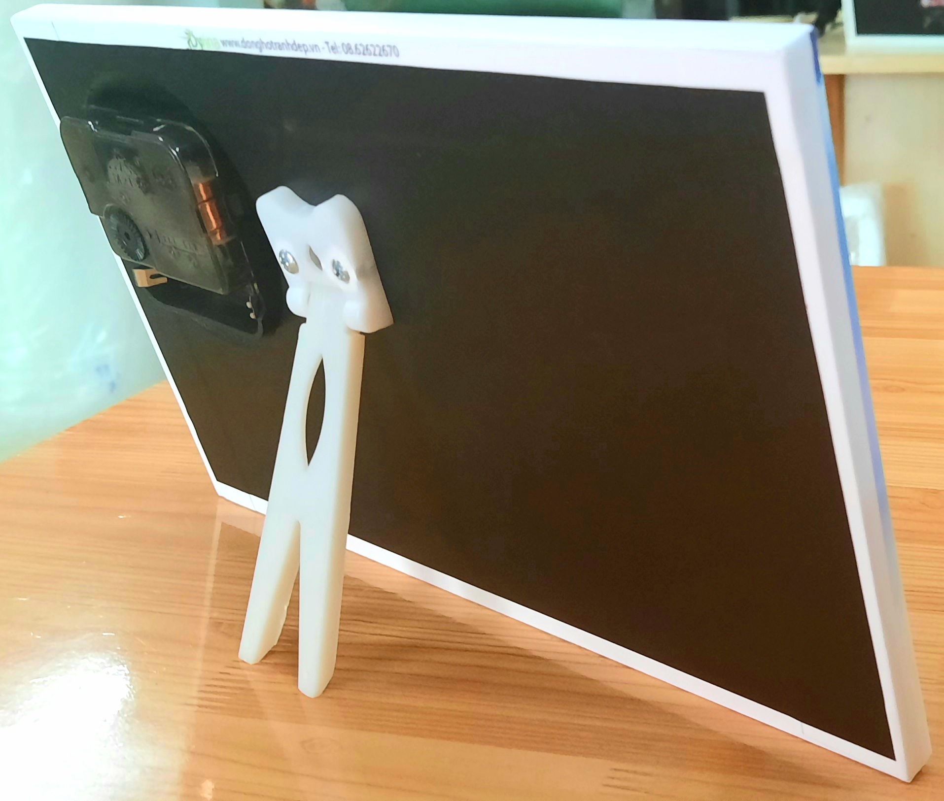 Đồng hồ B1525-93 vượt lên