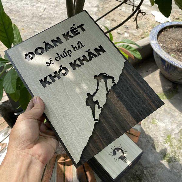 Tranh gỗ decor truyền cảm hứng"Đoàn kết sẽ chấp hết khó khăn"