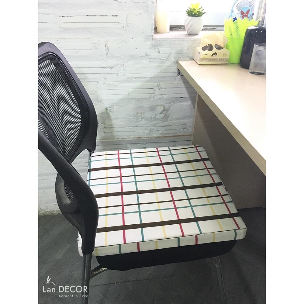 Khăn trải bàn ăn Landecor họa tiết kẻ ô trang nhã - TB560