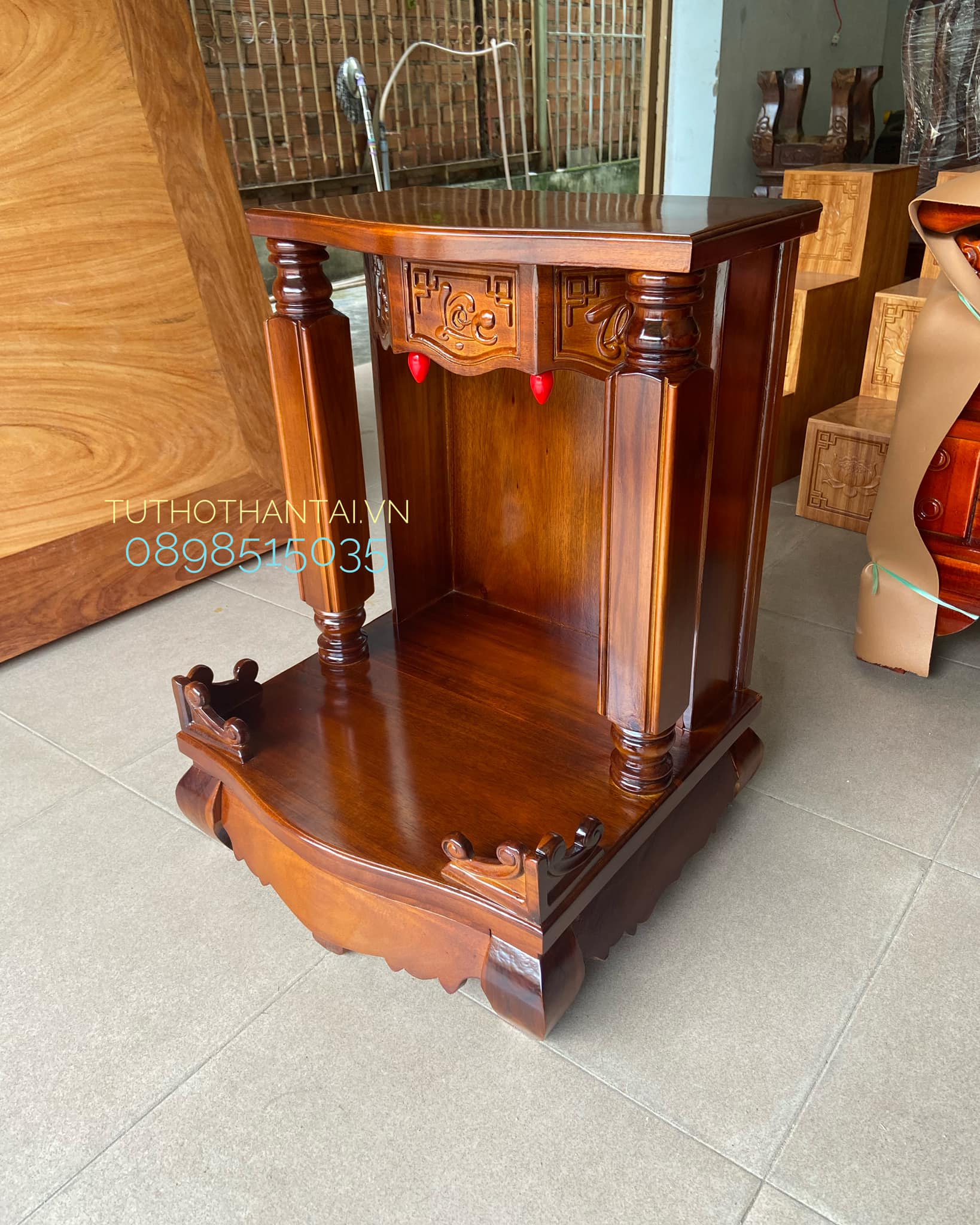 Bàn thờ thần tài gỗ Tràm cột vuông 48CM X 68CM