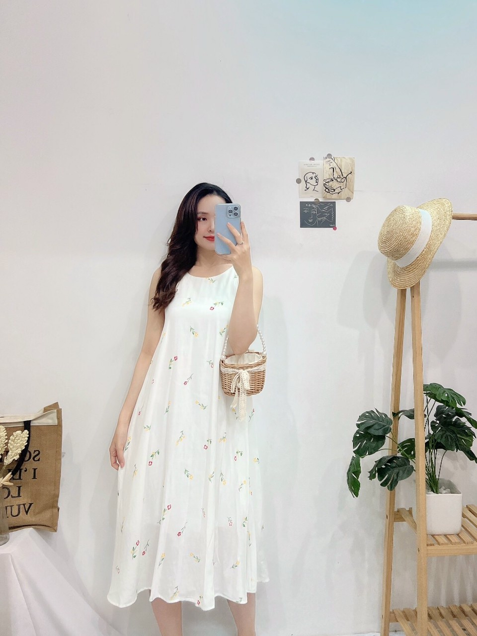 Đầm yếm dáng suông dài qua gối, Đầm maxi form rộng Cao Cấp trắng in hoa nhí, sát nách cổ tròn MiNhi