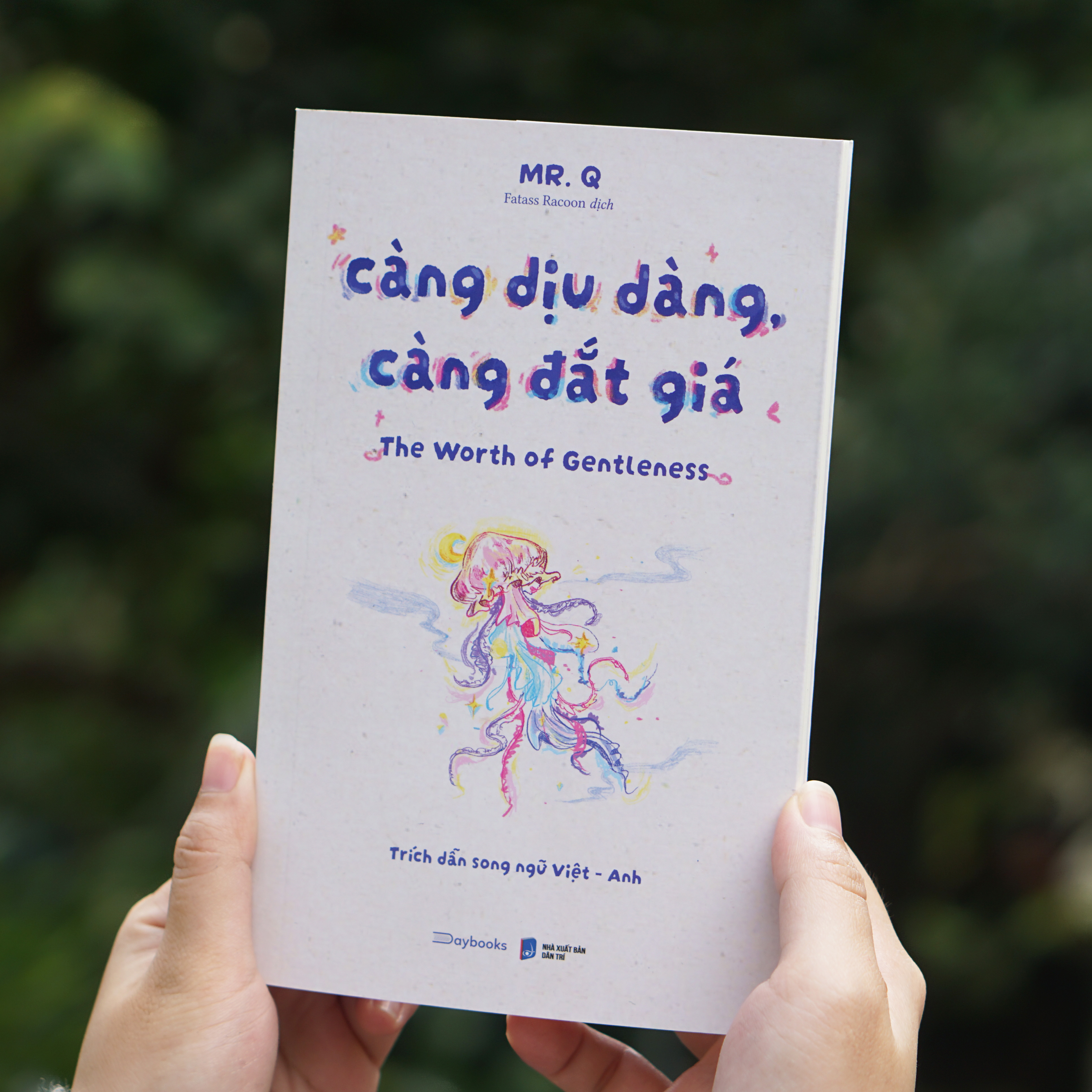 Sách Càng Dịu Dàng, Càng Đắt Giá - The Worth of Gentleness: Trích dẫn song ngữ Việt-Anh